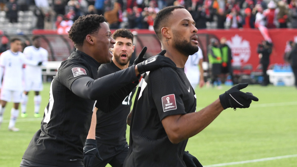 Cyle Larin scores for Canada against the USMNT